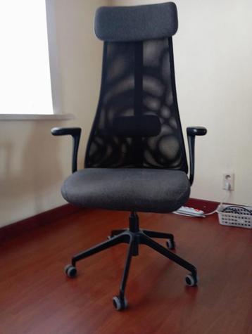 Bureaustoel beschikbaar voor biedingen