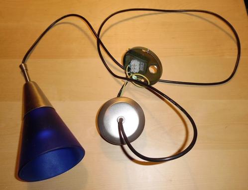 Te koop hanglampje van Massive met een blauw glazen kapje., Huis en Inrichting, Lampen | Hanglampen, Zo goed als nieuw, Minder dan 50 cm