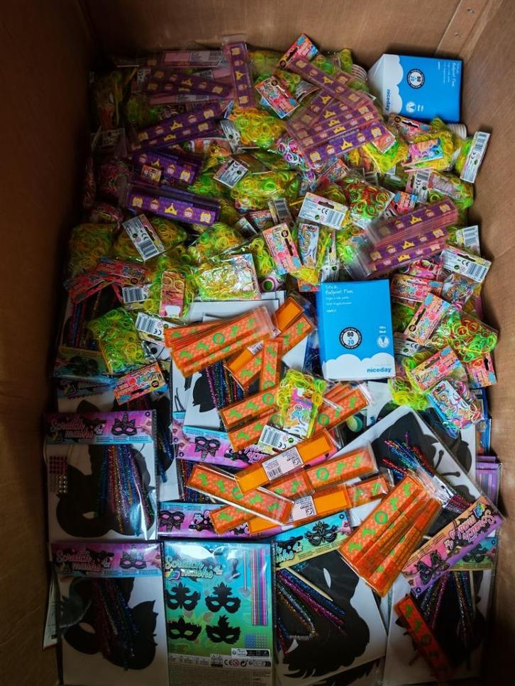 Uitgooi carnaval, Divers, Lots de brocante, Neuf, Enlèvement