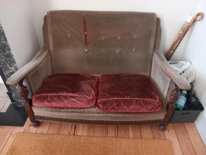 Bank die nogal wat heeft geleefd, maar een ziel heeft, Huis en Inrichting, Zetels | Zetels en Chaises Longues, Gebruikt, Tweepersoons