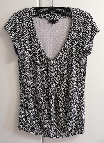 T-shirt met zwart/wit print en V-hals, L beschikbaar voor biedingen