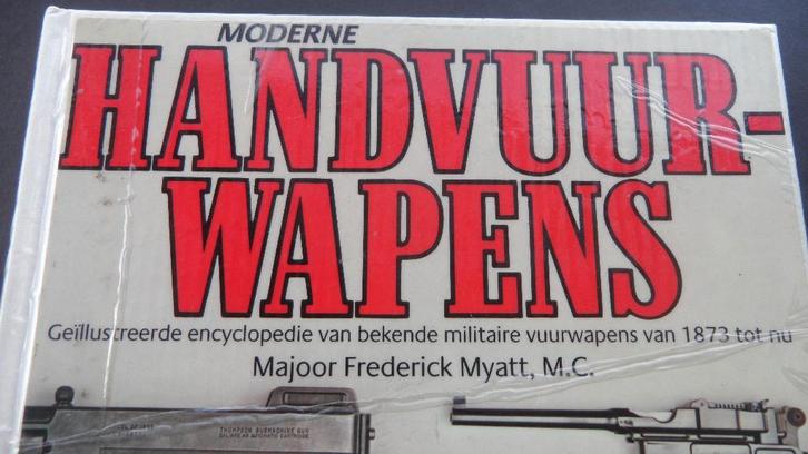 Armes de poing modernes, Livres, Encyclopédies, Enlèvement ou Envoi