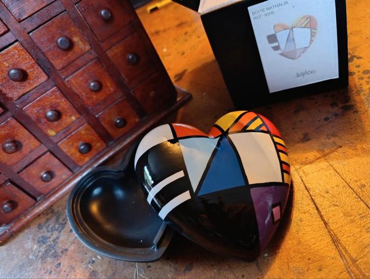 Déesse : boîte à bijoux "Nathalia" 
Numéroté 15/100, Antiek en Kunst, Kunst | Designobjecten, Ophalen of Verzenden