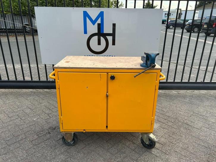 Verrijdbare stalen gereedschapswagen/werkbank met bankschroe, Doe-het-zelf en Bouw, Gereedschap | Handgereedschap, Gebruikt, Ophalen