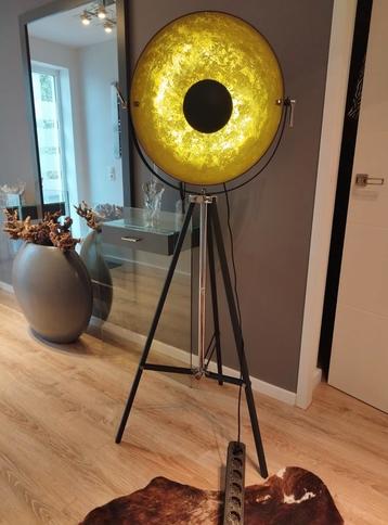 Deux magnifiques lampadaires à vendre disponible aux enchères