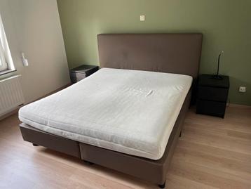 Sommier + matelas 180x200, Brun, Enlèvement, Utilisé, 180 cm