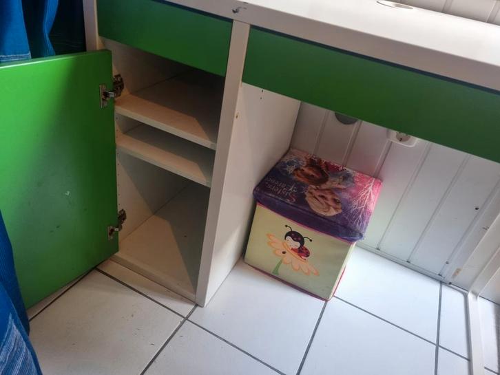 Ikea kinderbureau wit/groen, Kinderen en Baby's, Kinderkamer | Tafels en Stoelen, Gebruikt, Ophalen