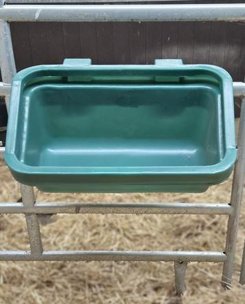 Hooiruif en voerbakken voor fences en houten omheining beschikbaar voor biedingen