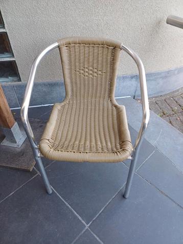 15 terras stoelen beschikbaar voor biedingen