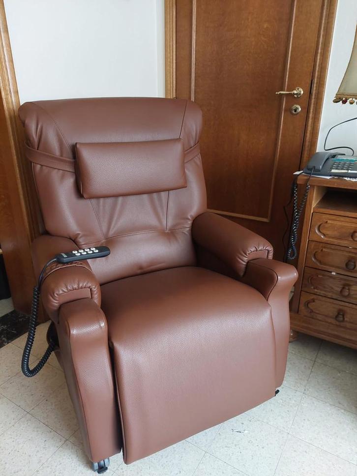Revilax elektrische Relax zetel type Medilax perfecte staat, Huis en Inrichting, Fauteuils, Zo goed als nieuw, Leer, 50 tot 75 cm