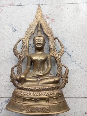 Bouddha en laiton Phra Chinnarat Thaïlande. 