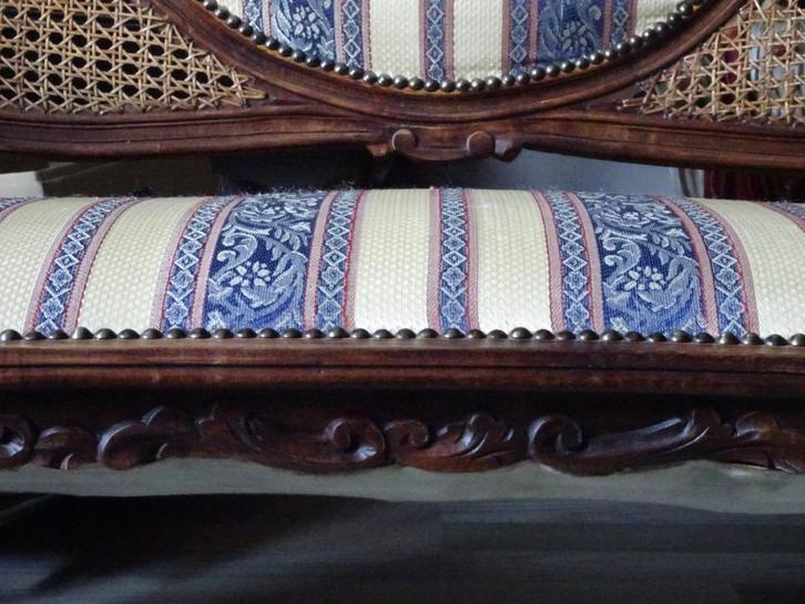 Antieke bank ruime 2-zit / Bijpassende salontafel € 15, Antiek en Kunst, Antiek | Meubels | Stoelen en Sofa's, Ophalen of Verzenden