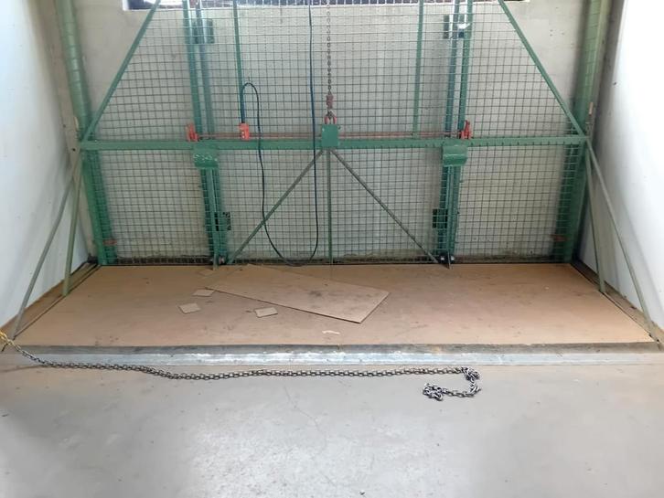 Goederenlift met catrol, Doe-het-zelf en Bouw, Gereedschap | Overige machines, Gebruikt, Ophalen