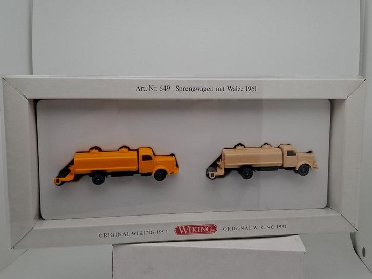 Set 2 x historische sproeiwagen met wals - Wiking 1/87, Hobby en Vrije tijd, Modelauto's | 1:87, Zo goed als nieuw, Bus of Vrachtwagen