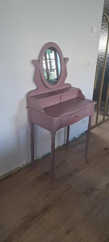 Kaptafeltje / Makeuptafel beschikbaar voor biedingen
