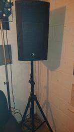 2 x Mackie Thump 1300 W, Musique & Instruments, Enlèvement, Comme neuf, 1000 watts ou plus, Moniteur(ampli)