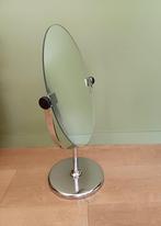 Grote vintage spiegel op voet, 56 cm., Huis en Inrichting, Woonaccessoires | Spiegels, Ophalen, Ovaal