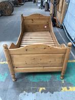 Antiek massief eiken eenpersoonsbed in landelijke stijl, Antiek en Kunst, Antiek | Meubels | Bedden, Ophalen