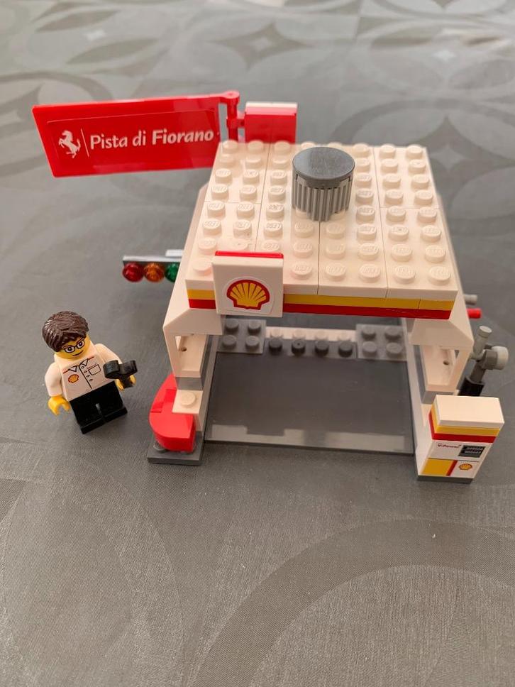 40195 LEGO Ferrari Shell V-Power Shell Station, Kinderen en Baby's, Speelgoed | Duplo en Lego, Zo goed als nieuw, Lego, Complete set