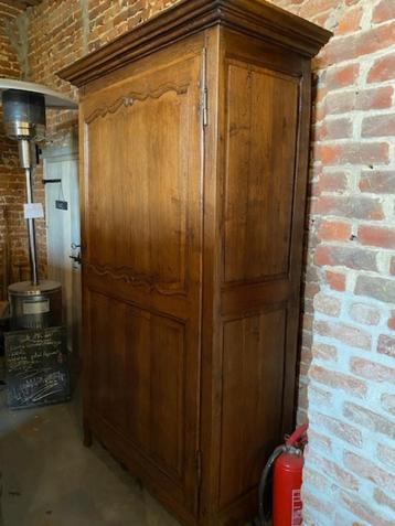 Antieke eiken kast beschikbaar voor biedingen