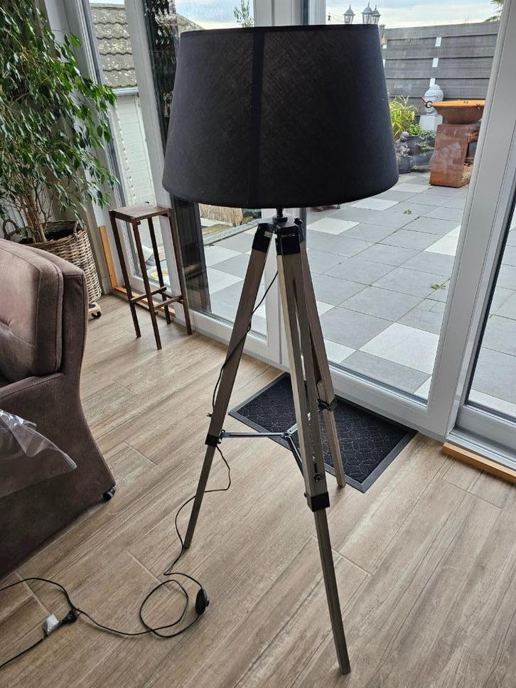 staanlamp vintage, Huis en Inrichting, Lampen | Vloerlampen, Zo goed als nieuw, 100 tot 150 cm, Hout, Ophalen