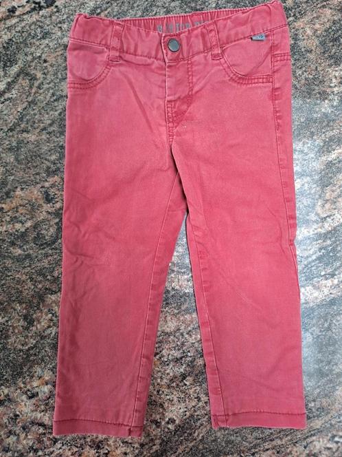 Mt 86 Bordeaux chinobroek, Kinderen en Baby's, Babykleding | Maat 86, Gebruikt, Jongetje of Meisje, Broekje, Ophalen of Verzenden