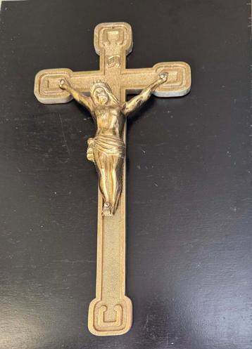Antiek – klassiek kruisbeeld–vermoedelijk in messing H 48 cm beschikbaar voor biedingen