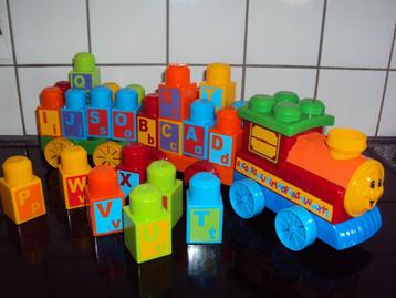 Megablocks, trein met al de letters van het alfabet  beschikbaar voor biedingen