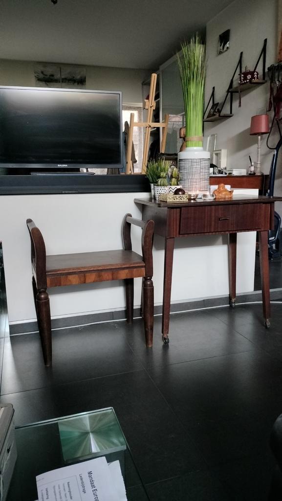 Vintage 70ties sidetabel op handige wieltjes, Antiek en Kunst, Antiek | Meubels | Tafels, Ophalen