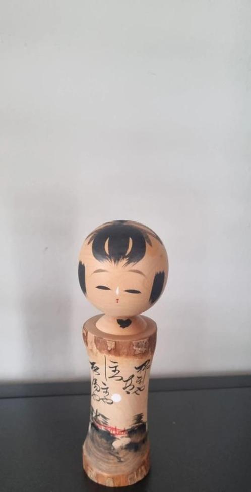 Bonte Shingata boomschors kokeshi, Antiek en Kunst, Kunst | Beelden en Houtsnijwerken, Verzenden