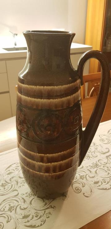 Très joli vase vintage avec anse anno 60/70 signé E, Enlèvement ou Envoi