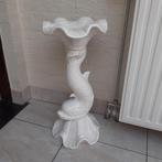 hoge stenen staander voor bloempot enz., Ophalen