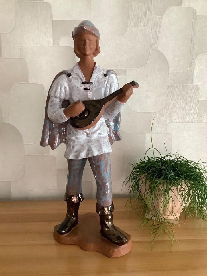 Alexandre de Wemmel , beeld van troubadour in keramiek retro, Antiek en Kunst, Antiek | Keramiek en Aardewerk, Ophalen