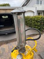 Oude 2 Takt benzine pomp, Verzamelen, Merken en Reclamevoorwerpen, Ophalen, Gebruikt, Gebruiksvoorwerp