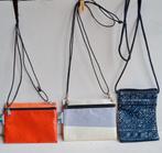 2 étuis Upcycle Bilum Design Festival + 1 batik indigo *Rock, Bijoux, Sacs & Beauté, Accessoires Autre, Enlèvement ou Envoi, Comme neuf