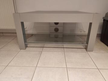 TV  tafel  met grijs houten bovenblad.
