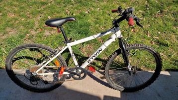 B'twin Rockrider 300 24" kinderfiets 9-12 jaar, Fietsen en Brommers, Ophalen, Gebruikt
