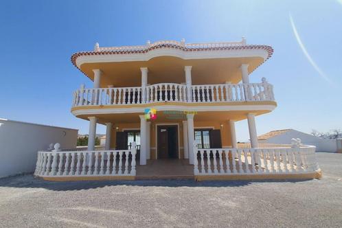 Spanje (Andalusië)- villa met 9slpkmrs -4bdkmrs, Immo, Buitenland, Spanje, Woonhuis, Dorp