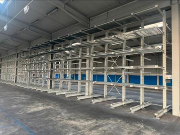 Dubbelzijdige draagarmstelling verstelbare armen 5,6m hoog beschikbaar voor biedingen