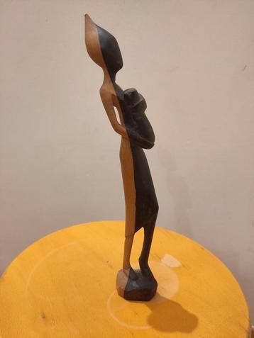 Afrikaanse houten beeldjes (2) beschikbaar voor biedingen