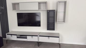Tv meubel + eettafel beschikbaar voor biedingen