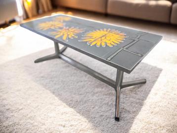 vintage salontafel beschikbaar voor biedingen