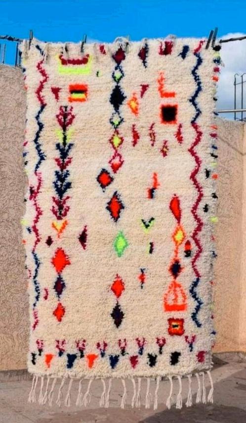Berber Azilal tapijt, handgemaakt vloerkleed 150×100cm, Maison & Meubles, Ameublement | Tapis & Moquettes, Comme neuf, Enlèvement ou Envoi