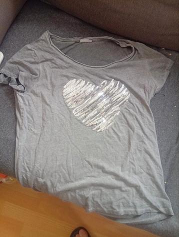 Tshirt  beschikbaar voor biedingen