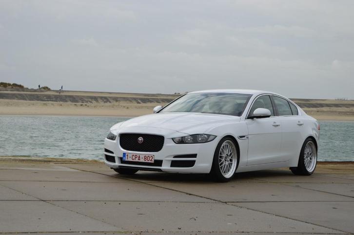 Jaguar XE 25T, Auto's, Jaguar, Particulier, XE, Benzine, Euro 6, 4 deurs, Automaat, Wit, Zwart, Leder, Achterwielaandrijving, Ophalen