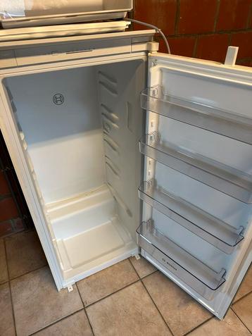 Inbouwkoelkast bosch KIR41NSE0, Elektronische apparatuur, Koelkasten en IJskasten, Ophalen, Zo goed als nieuw