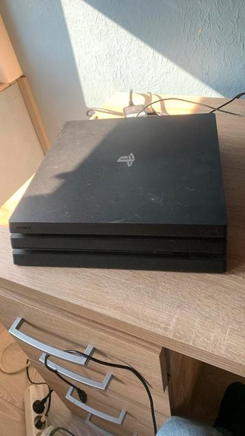 Hierbij verkoop ik mijn playstation 4 pro, Ophalen, Zo goed als nieuw