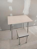 Vintage tafel en kruk, Huis en Inrichting, Barkrukken, Ophalen, Zo goed als nieuw