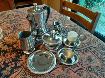 Oud charmant zilverkleurig servies disponible aux enchères