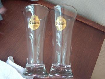 2 oude glazen in Carlsberg. beschikbaar voor biedingen